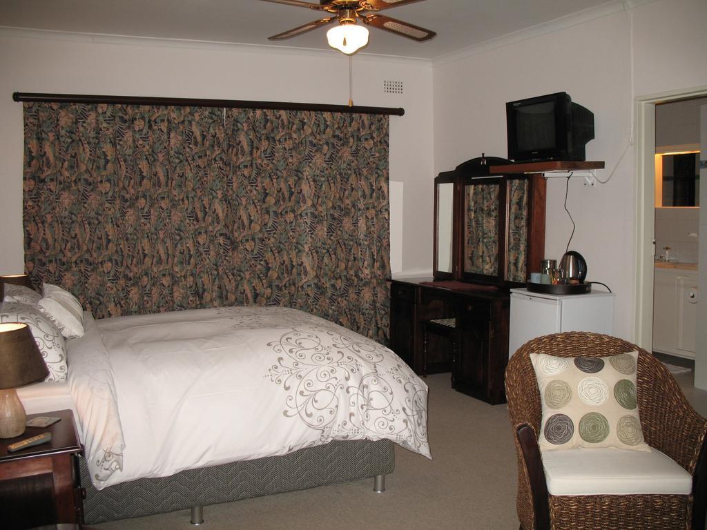 Southern Anchorage Guest House Vredenburg Room photo